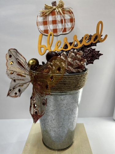 BLESSED BUCKET CENTER PIECE